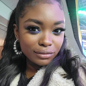 Ebonée Noel Instagram - Fit Pic | Glam Close-Up

Styling: @madisonguest 
Hair: @hairjunkierandy 
Makeup: @lirpamakeup 
.
.
.
#ChargersvChiefs #SoFi #KON