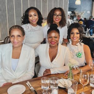 Eboni K. Williams Instagram - Eternally grateful to be amongst the new members of the Greater New York Chapter of The Links, Incorporated.⁣
⁣
The Links are simply extraordinary 💫⁣
⁣
As I join this global chain of friendship and service, I eagerly anticipate a lifetime of enhanced impact and deep connection. ⁣
⁣
Grateful to God 🙏🏾⁣
Thankful for Black Women ⁣
💚🤍⛓️⁣
⁣
📸 @margot.jordan 
⁣
@gnylinks 
@linara_jinee ⁣
@roseplnyc 
@mignonespy