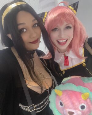 Ebony Bowens Instagram - Had a blast at the MANGA DIVE event for SPY FAMILY! It was fun cosplaying Yor Forger with the best Anya @samanthajeka 🩷 Thank you for inviting me @shueishaxr 🤍

#spyfamily #anime #manga #japan #shueisha #yorforger #anya #mangadive #tokyo #マンガダイブ #集英社XR #集英社