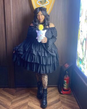 Ebony Bowens Instagram - My happy place is the Eorzea Cafe 🥰 Can’t wait for FFXIV Dawntrail to release soon! Wearing @atelier_pierrot 🖤

#eglcommunity #eglfashion #gothlolita #blacklolita #plussizelolita #atelierpierrot #harajukufashion #ロリータ #ロリータファッション #ゴシックロリータ #プラスサイズロリータ #アトリエピエロ #ffxiv #eorzeacafe #ff14 #moogle #モーグリ