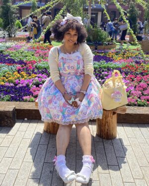 Ebony Bowens Instagram - There’s always something lovely happening at Akarenga in Yokohama and I love living here 🥰 The flowers smelled amazing 💐

#eglcommunity #angelicpretty #kawaiifashion #blacklolita #jfashion #eglfashion #sweetlolitafashion #lolitasofinstagram #plussizelolita #easter