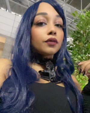 Ebony Bowens Instagram - FFXIV Gaia 💙 FF14 ガイヤ 🖤
TGS2023 久々のコスプレ
本当に楽しかった✨✨✨

My Gaia cosplay for Tokyo Game Show! I haven’t properly cosplayed in forever and was a little nervous, but I’m pleased with how it came out ☺️

Luckily I was able to use clothing I already owned, and it worked perfectly bc… goth lol 😂 Hoping to improve on it in time for @ffxiv Japan Fanfest (if I even win lottery tickets lol) 🙏🏽🤍

#cosplay #gaia #ffxiv #ff14 #ガイヤ #コスプレ #TGS2023 #blackcosplayer #japan