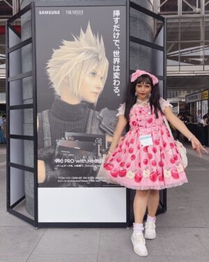 Ebony Bowens Instagram - Cloud ily 🥹☁️🤍 @finalfantasyvii 

#kawaiifashion #lolitafashionstyle #eglcommunity #blacklolita #sweetlolitafashion #angelicpretty #tgs2023 #tokyogameshow2023 #ffvii #ff7
