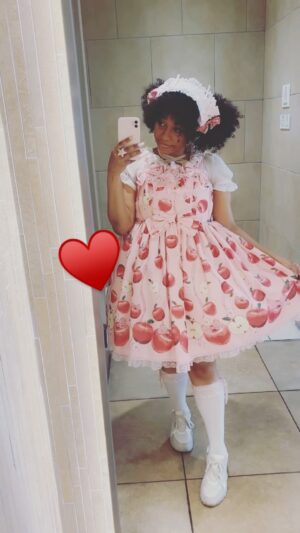 Ebony Bowens Instagram - Commuting on foot around Tokyo for more than 40 min definitely calls for sneakers 👟🎀 Sometimes I choose to comfort. Sometimes 😂

#eglcommunity #babythestarshinebright #kawaiifashion #blacklolita #jfashion #eglfashion #sweetlolitafashion #lolitasofinstagram #plussizelolita