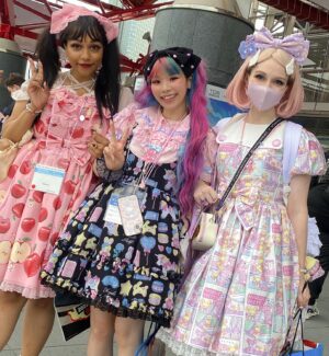 Ebony Bowens Instagram - The frilly girls did Tokyo Game Show today 🎀 Thanks for the super fun day! @samanthajeka @bububun @eevee 🩷 Still can’t believe we bumped into FFXIV’sGlobal Community Producer Toshio Murouchi casually chillin at the Square Enix area 🤍✨And Sonic waving us down for a pic as we walked by Sega booth like hello?? We should be waving you down you absolute icon?? 💙 And finally Chiitan was the best chaotic cutie 😂

#tokyogameshow #tokyogameshow2023 #tgs2023 #eglcommunity #angelicpretty #blacklolita #sweetlolitafashion #kawaiifashion