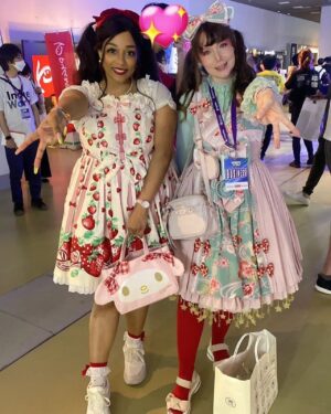 Ebony Bowens Instagram - Bumped into this cutie at @bitsummit in Kyoto @cathycat_tv 💕 almost 100 degrees but we both wore lolita 😂🎀

#jfashion #kawaiifashion #lolitafashion #ロリータ #ロリータファッション #ロリィタ #ロリィタファッション #angelicpretty #blacklolita