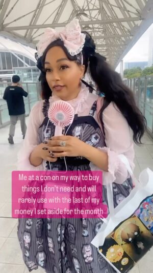 Ebony Bowens Instagram - This can’t just be me 🤪 

#lolitafashion #eglcommunity #angelicpretty #animecon #animeconvention #blacklolita
