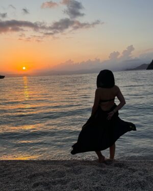 Ebru Akel Instagram - Sunset mi dediniz 🌅 benden sorulur!🧡