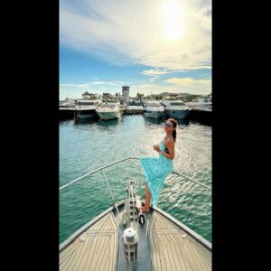 Ebru Gürsoy Instagram - Bi anda şöyle bi yaz gelmesi yok mu (euronun hayallerimizin ötesine düşmesi  beyni evde bırakmacalı) #vacay #vacaymode #vacayvibes #summer #summertime #summerslay #vacationgoals #bohemechic #lifestyle