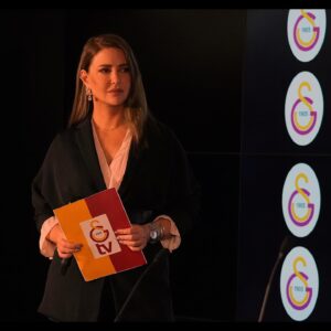 Ebru Gürsoy Instagram - Çağdaş Faktoring, Galatasaray Kadın Basketbol Takımımızın isim sponsoru oldu. İmza töreninden anlar… 
🎬 @fatmaergs  #işlergüçler #yayınlarçekimler