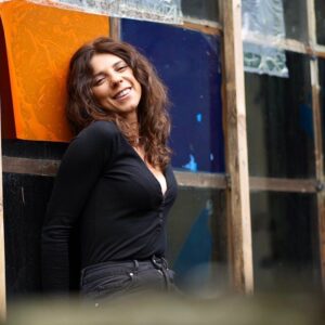 Ebru Ünlü Instagram - • sabırla çamur temizliği •