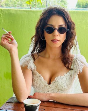 Ebru Ünlü Instagram - • çekilin gelinim ben • 
@ghbgdizi 
#gelsinhayatbildiğigibi