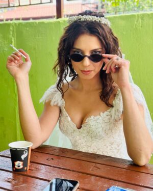 Ebru Ünlü Instagram - • çekilin gelinim ben • 
@ghbgdizi 
#gelsinhayatbildiğigibi