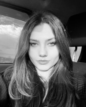 Ece Baliç Instagram - Günaydın postu🖤🐥