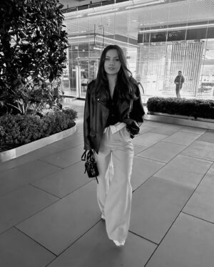 Ece Baliç Instagram - Günaydın postu🖤🐥