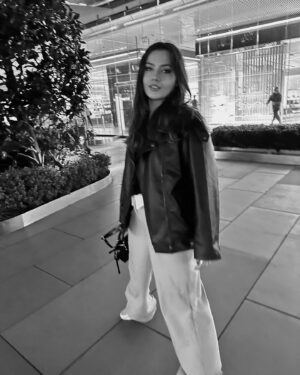 Ece Baliç Instagram - Günaydın postu🖤🐥