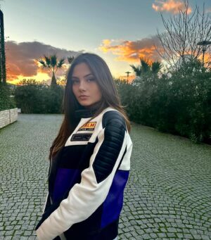 Ece Baliç Instagram - Çoklu fotoğrafları severim🫶🏻