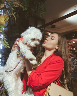Ece Baliç Instagram - kırmızıdan ve Betty’den geçemiyorum♥️