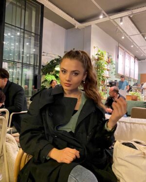Ece Baliç Instagram - @hazaloztunc ın İstanbulda olmasını değerlendiririm..☘️ ha bir de eklerim eğlen güzelim gününü gün et 😚♥️