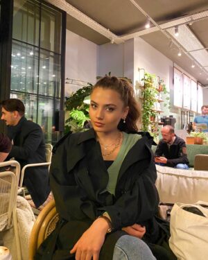 Ece Baliç Instagram - @hazaloztunc ın İstanbulda olmasını değerlendiririm..☘️ ha bir de eklerim eğlen güzelim gününü gün et 😚♥️