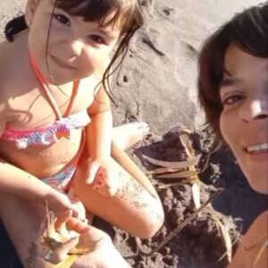Ececan Gümeci Instagram - Eve dönmenin  en tatlı huzuru happy family seni seviyorum bebeğim #family #love #lifestyle 🧿🇹🇷🤩🥰🫶