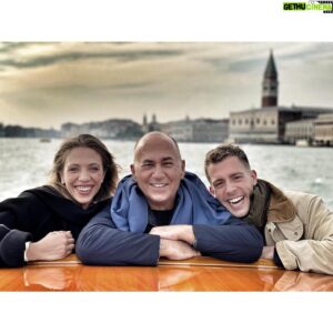 Ed Hendrik Instagram - 𝘞𝘩𝘦𝘯 𝘪𝘯 𝘝𝘦𝘯𝘪𝘤𝘦... 💙

@ferzanozpetek 
@barbara_chichiarelli 

#𝘴𝘮𝘪𝘭𝘦
#𝘤𝘰𝘴𝘦𝘣𝘦𝘭𝘭𝘦
