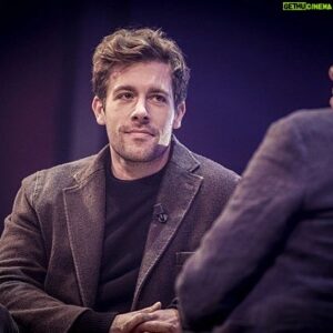 Ed Hendrik Instagram - Nella prossima puntata di @tv_splendor (domenica 20:30 su @premiumcinematv e su Iris) insieme a @mariosesti7143 parliamo del ruolo dell’attore, di “Quando Corre Nuvolari” e le altre novità...⭐️