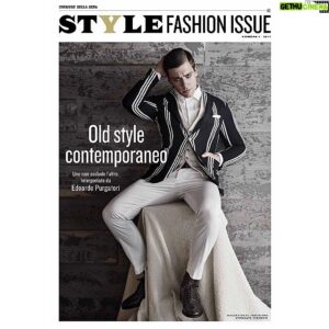Ed Hendrik Instagram - DOMANI 23 marzo, in edicola con il @corriere esce la #StyleFashionIssue di @stylemagazineitalia!!!👊🏼💣 Questa è la mia prima copertina...l'emozione è davvero tanta...grazie a tutte le persone che mi hanno regalato questa bellissima esperienza🙏🏼 Primo fra tutti il mio caro amico @alecalascibetta...non è un caso che feci il mio primo shooting di moda con la stessa persona che oggi mi ha regalato questo sogno. Grazie di cuore amico mio. Non ci sono parole per descrivere la stima e l'amicizia che provo per te.

Grazie a @giovanni_gastel delle foto incredibili. Un Signore e Artista vero.

Grazie a tutta la squadra di Style, specialmente @angelicapianarosa...te vojo bbene!!! Infine grazie alle mie ragazze della @factory4pr... questi traguardi raggiunti insieme sono il frutto di tanto lavoro e passione! ...e stiamo solo iniziando... Daje forte!! #getreadyforus 🤘🏼 Ci vediamo domani in edicola!!!✌🏼 #CoverPreview #cosebelle #lamiaprimacopertina