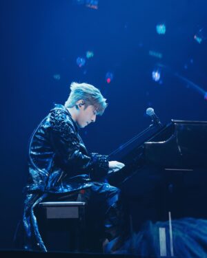 Edan Lui Instagram - 🎹
由籌備到結束將近半年的世巡終於畫上句號了。
在香港開16場已經覺得很不可思議，真沒想到竟然還能在世界各個不同的地方表演🤯

感謝每一位入場的觀眾，謝謝你們一直以來毫不保留的支持🙏🥹
也要感謝所有台前幕後，這段時間辛苦你們了！

這次世巡的經驗真的十分寶貴，無論在精神上體力上心態上還是表演上都令我有了很多新的得着。
能夠有一個舞台讓我們不斷嘗試，不斷從錯誤中學習真的十分難得，很感恩能夠有這樣的機會，希望以後的表演都會一次比一次好！🔥🔥

下個月有很多不同的表演機會，最近都在努力籌備中，大家慢慢期待一下吧，我們到時見！😎
海外的粉絲們，我們之後必定會再見的，等我！❤️❤️