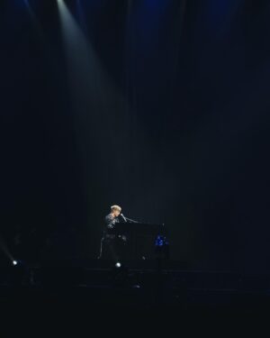 Edan Lui Instagram - 🎹
由籌備到結束將近半年的世巡終於畫上句號了。
在香港開16場已經覺得很不可思議，真沒想到竟然還能在世界各個不同的地方表演🤯

感謝每一位入場的觀眾，謝謝你們一直以來毫不保留的支持🙏🥹
也要感謝所有台前幕後，這段時間辛苦你們了！

這次世巡的經驗真的十分寶貴，無論在精神上體力上心態上還是表演上都令我有了很多新的得着。
能夠有一個舞台讓我們不斷嘗試，不斷從錯誤中學習真的十分難得，很感恩能夠有這樣的機會，希望以後的表演都會一次比一次好！🔥🔥

下個月有很多不同的表演機會，最近都在努力籌備中，大家慢慢期待一下吧，我們到時見！😎
海外的粉絲們，我們之後必定會再見的，等我！❤️❤️