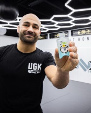 Eddie Alvarez Instagram - Thanks to @2gococonutoil for helping me get through fight week with natural energy! Excited for what’s to come. 

#undergroundking #naturalenergy #coconutoil #focus