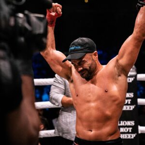 Eddie Alvarez Instagram - 𝐎𝐍𝐄.𝐌𝐎𝐑𝐄.𝐖𝐄𝐄𝐊 💥 WHO YA GOT? @PlatinumMikePerry or @EAlvarezFight⁉️

[ #BKFC56 | Dec 2 | Tix   Watch ➡️ BKFC.com ]