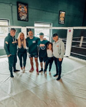 Eddie Alvarez Instagram - “The true soldier fights not because he hates what is in front of him, but because he loves what is behind him.”
G.K. Chesterton 
#familyfirst 👊🏽 #FIGHTWEEK 
@jamie_alvarez15