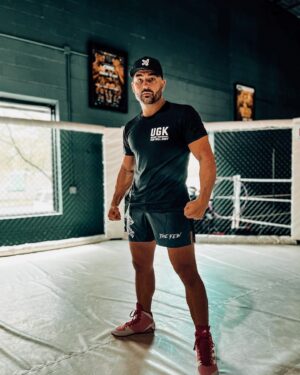 Eddie Alvarez Instagram - “The true soldier fights not because he hates what is in front of him, but because he loves what is behind him.”
G.K. Chesterton 
#familyfirst 👊🏽 #FIGHTWEEK 
@jamie_alvarez15