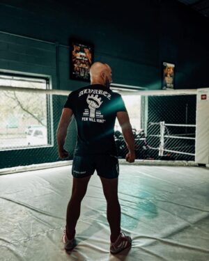 Eddie Alvarez Instagram - “The true soldier fights not because he hates what is in front of him, but because he loves what is behind him.”
G.K. Chesterton 
#familyfirst 👊🏽 #FIGHTWEEK 
@jamie_alvarez15