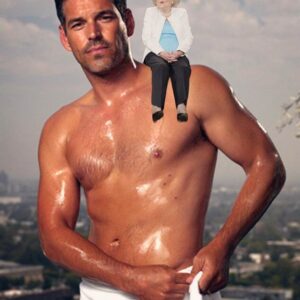 Eddie Cibrian Instagram - Betty on an Eddie 💥 @bettymwhite #myelf #elfontheshelf 😂