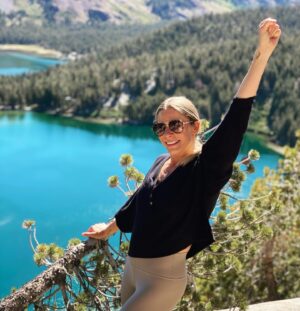 Eddie Cibrian Instagram - Birthday Girl! 👸🏼 💛
Here’s to another year of reaching new heights, my LovE 🚀
#happybirthdaytoyou 🎶(Stevie)
#3tothe9
#spaceship