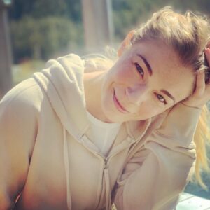 Eddie Cibrian Instagram - Another trip around the sun for this beauty 💫  Thankful 37 years ago today you came into the world. Happy Bday, my LovE ❤️🎉 🥂#birthdaygirl @leannrimes