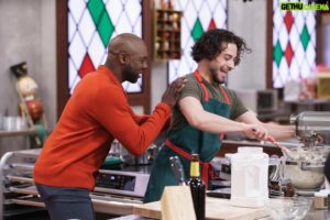 Eddie Jackson Instagram - What do you think young Santa and Mrs. Claus look like? 🎅🤶
Tune in to this weeks episode of #ChristmasCookieChallenge on Sunday, November 27th at 8|7c to watch our crafty cookie makers turn back the clock with their own interpretation of the younger Claus’. Then, tune in to see which cookie maker wins the title of CHRISTMAS COOKIE CHAMPION  and $10,000! @thepioneerwoman 
 
@FoodNetwork @discoveryplus