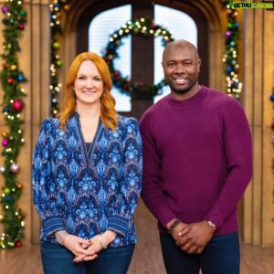 Eddie Jackson Instagram - 🎄TONIGHT🎄 It’s time to jingle some bells and watch some of the best bakers around battle it out in this seasons #ChristmasCookieChallenge. The gingerbreader who receives the biggest applause will win $10,000 and the coveted Golden Ornament. 🍪🎄🎁

Catch the season premier TONIGHT at 9pm only on @foodnetwork 

#FoodNetwork #ChefEddieJackson