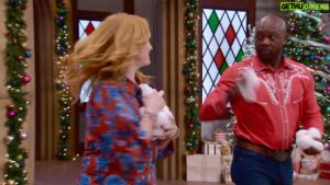 Eddie Jackson Instagram - ‘Tis the season 🎄 @thepioneerwoman and I will be hosting puppet shows, clocking out the competition and even playin in the North Pole games. You do NOT want to miss this season of #ChristmasCookieChallenge on @foodnetwork premiering Thursday at 9pm 🍪🍪