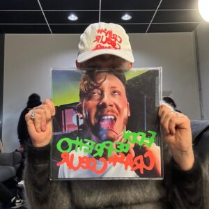Eddy de Pretto Instagram - CRASH CŒUR est désormais disponible ! Usez le, crashez le dans tous les recoins de votre cœur. Il est totalement à vous, mais méfiez vous de lui, il est scorpion energy 🦂