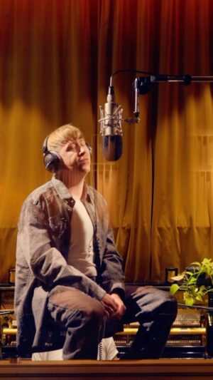 Eddy de Pretto Instagram - Je partage ça là, il paraît que ça console…
Nouvel album le 17 novembre <3
Merci à la @rue.boyer et @maximeleguil