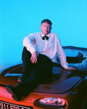 Eddy de Pretto Instagram - DA is DAing 🎨 
Le clip d’URGENCES 911 est beau et il est déjà dehors ! Un mot pour résumer le clip ?