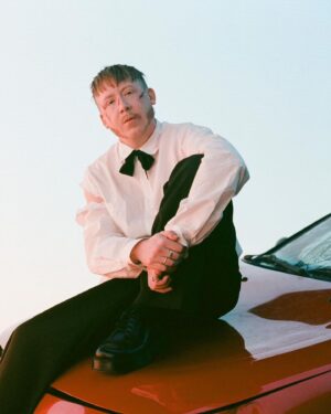 Eddy de Pretto Instagram - DA is DAing 🎨 
Le clip d’URGENCES 911 est beau et il est déjà dehors ! Un mot pour résumer le clip ?