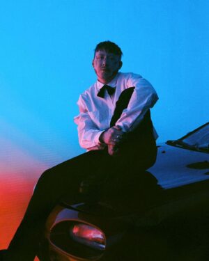 Eddy de Pretto Instagram - DA is DAing 🎨 
Le clip d’URGENCES 911 est beau et il est déjà dehors ! Un mot pour résumer le clip ?