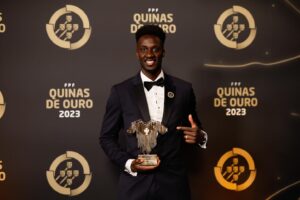Éder Instagram - A Federação Portuguesa de Futebol proporcionou-me uma noite inesquecível. De memórias, muitas memórias e de orgulho. Ontem pensei ser apenas mais um convidado, mas voltei a ser criança, revivi o meu percurso e saí como Embaixador da FPF. Como sempre, tudo farei para honrar este compromisso. Obrigado @portugal