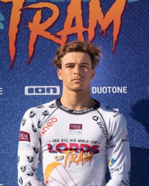 Edgar Ulrich Instagram - 1ere étape du championnat du monde ! C’est maintenant ! 🙌
.
Restez connectés et ne manquez pas le live ! Anglais ou français ! 🔥.

📸 @samuucardenas 

@gkakiteworldtour 
@qatarairways
@portbarcares
@duotone.kiteboarding 
@aneo_conseil 
@ion_international 
@soulshake
@ffvoile
@worldsailing

#Lordsoftram #barcares #portbarcares #duotonekiteboarding #aneo #ion #soulshake #ffv #kitesurf #bigair #GKAKiteWorldTour #GKABigAir #kiteboarding #kitesurfing #qatarairways #gkaxqa