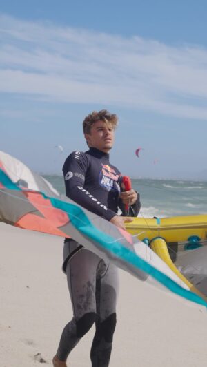 Edgar Ulrich Instagram - Quelle journée ! 🤯
Le meilleur des retours en compétition qui était possible pour moi , après tant de doutes ! 🔥
Focus pour la suite 👊 LET’S GOOO !
.
Vidéo @etienne.desaunhac   shots @seb_porral 
.
Thank you everyone for the support ❤️ fam , gf , team ❤️
@duotone.kiteboarding 
@duotonekiteboardingfrance 
@ion_international 
@ion_france 
@almanarre_clothing