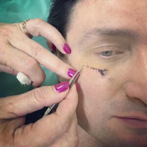 Edgard Zapashnyy Instagram - Теперь у меня есть своя Эйфелева башня😁
Now I have the Eiffel Tower under my eye😉
#люблюсвоюработу #ilovemyjob #zapashny #madeinrussia #eiffeltower #эйфелевабашня #сделановроссии #запашный